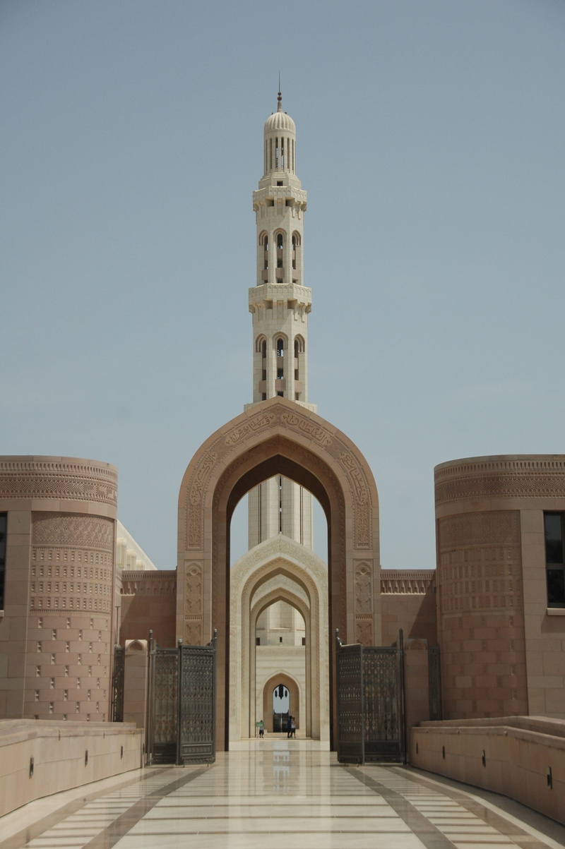 spirituality, religion, building exterior, outdoors, arch, direction, 2K, tourism, travel, temple, sky, clear sky, muslim, city, history, place of worship