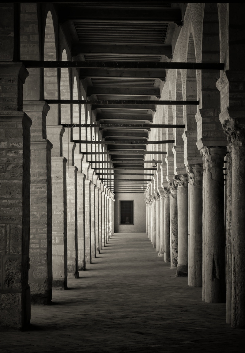 built structure, architectural column, old, no people, mosque, ceiling, empty, repetition, in a row, arcade, diminishing perspective, kairouan, monochrome