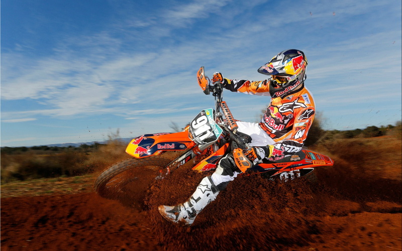 crash helmet, motorcycle, sports, sky, cloud - sky, riding, one person, motion, land, land vehicle, outdoors, motocross, day, nature, 2K, leisure activity