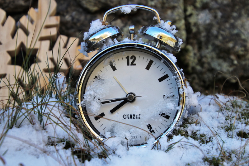 parish, no people, nostalgia, minute hand, nostalgic, day, shield, alarm clock, hours, obsolete, winter, snow, instrument of time, communication, watches