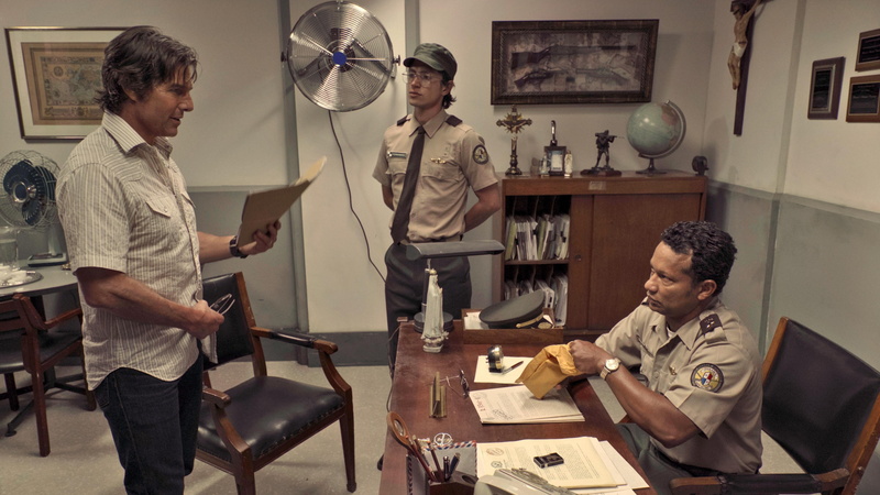 brown, beside, officer, front, American Made, 4k, police, sitting, button, desk, white, documents, shirt, man, wooden, Tom Cruise, 4K, holding