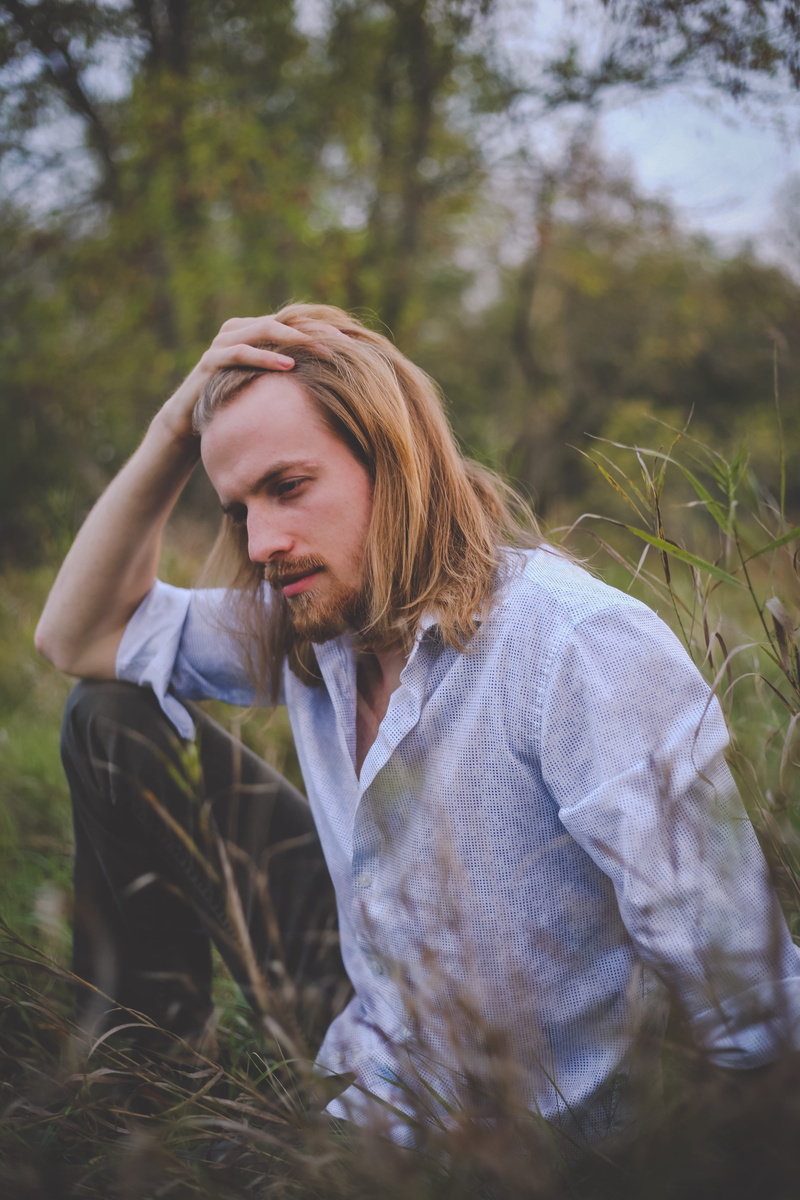 wearing, plant, selective, grass, portrait, lifestyles, growth, body, head, young men, tree, day, button, thinking, outdoors, photography, looking, field