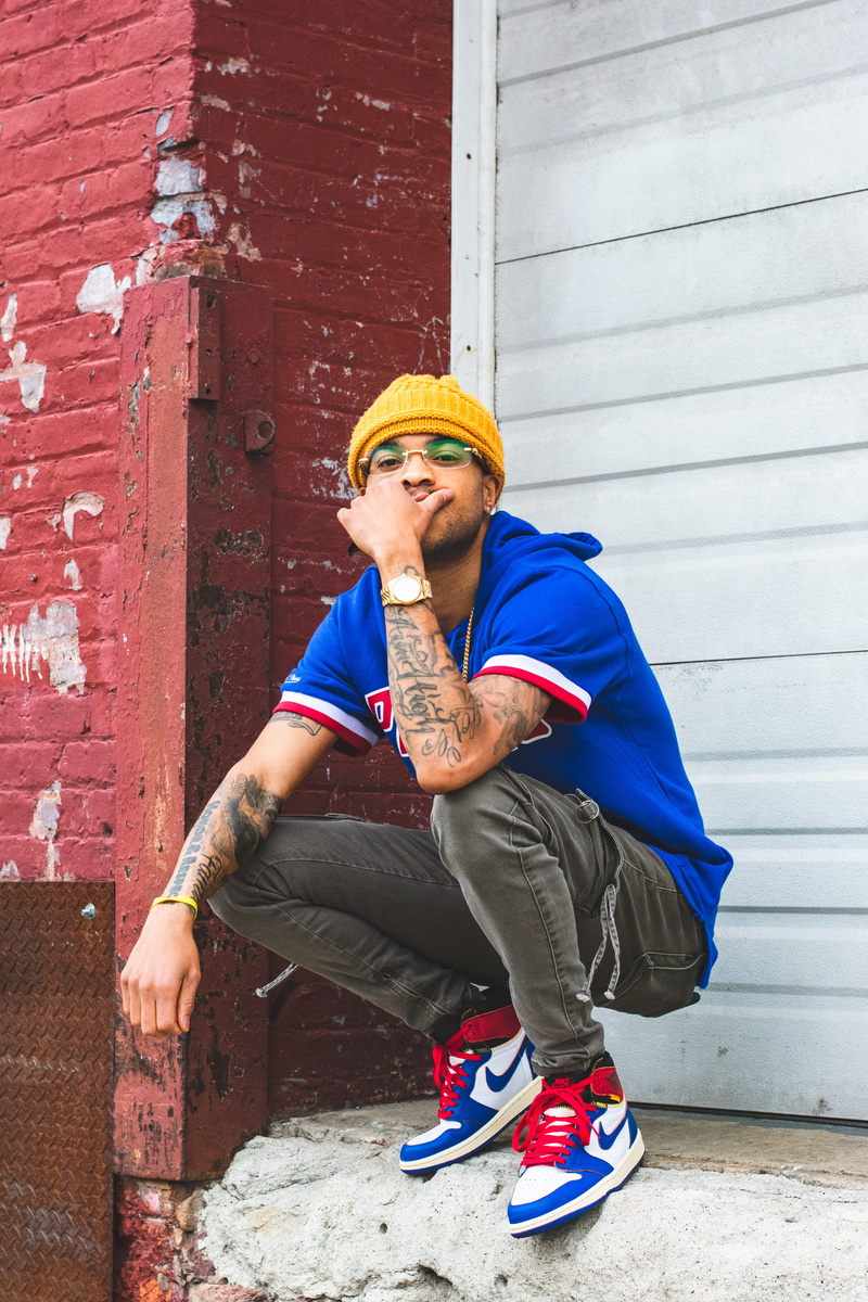 roller, happiness, jersey, full length, lifestyles, casual wear, architecture, wristwatch, eyeglasses, shirt, portrait, accessories, men, eyewear, casual clothing
