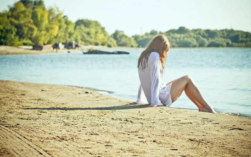 women outdoors, real people, model, sand, sea, beautiful woman, full length, lifestyles, 1080P, legs, adult, brown, young adult, leisure activity, outdoors