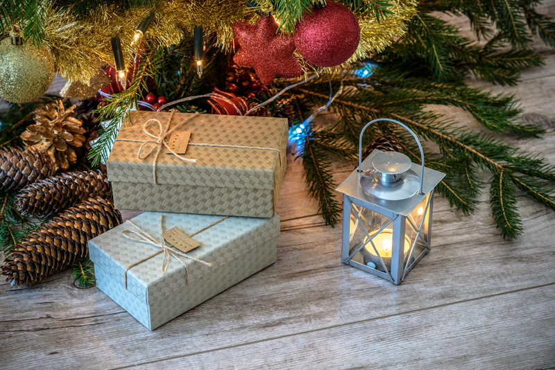 holiday, box, celebration, the lights, box - container, gift box, mood, cones, 5K, candles, candle, love, happiness, winter, vintage, gift, coniferous tree