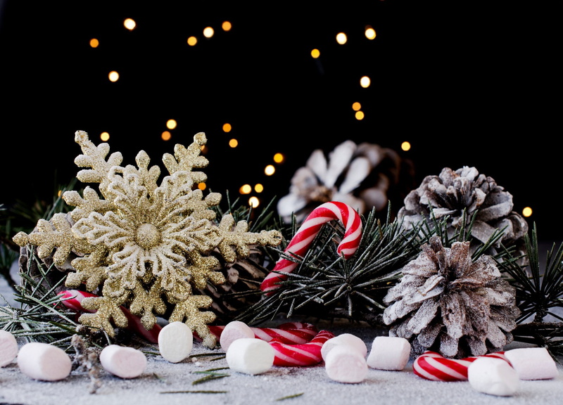 gold, sphere, christmas lights, plant, christmas tree, star Shape, season, needles, decoration, pinecones, fir Tree, year, red, gift, holiday - event, 1080P