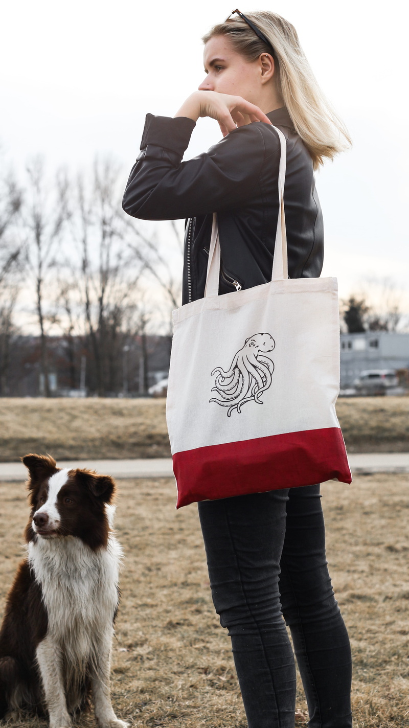 spring, one animal, friends, nature, young women, creative, casual clothing, draw, dog, prague, lifestyles, outdoors, pets, 5K, czechia, three quarter length
