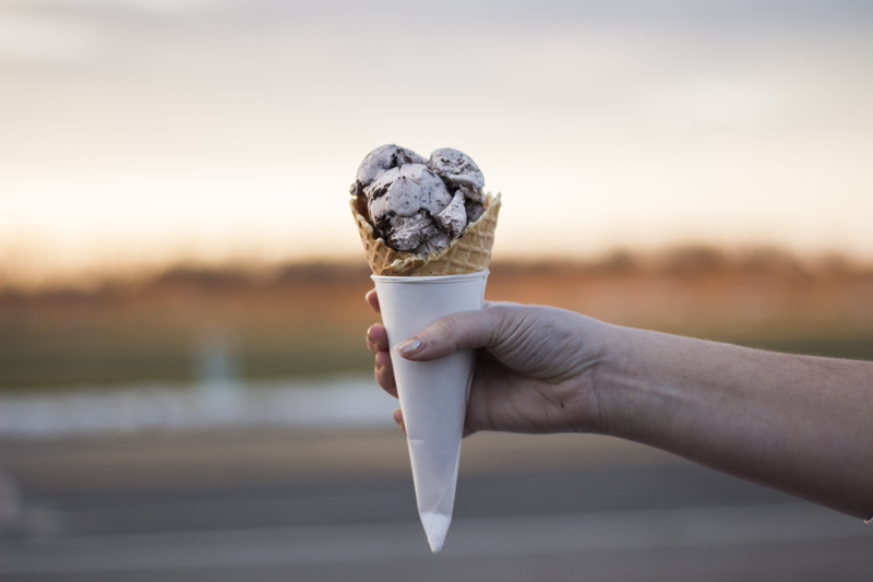personal perspective, nature, close-up, 5K, hand, human body part, dessert, lifestyles, dairy product, ice, food, cream, day, sugar cone, food and drink