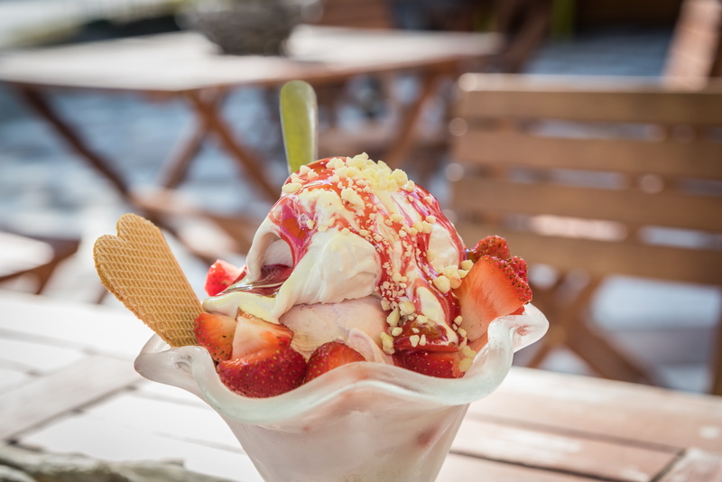 sweet, feasting, cone, cream, frozen, vanilla ice cream, dessert, no People, colorful, ice Cream, waffle, sweet Food, sweetness, Ice Cream Sundae, strawberry ice cream