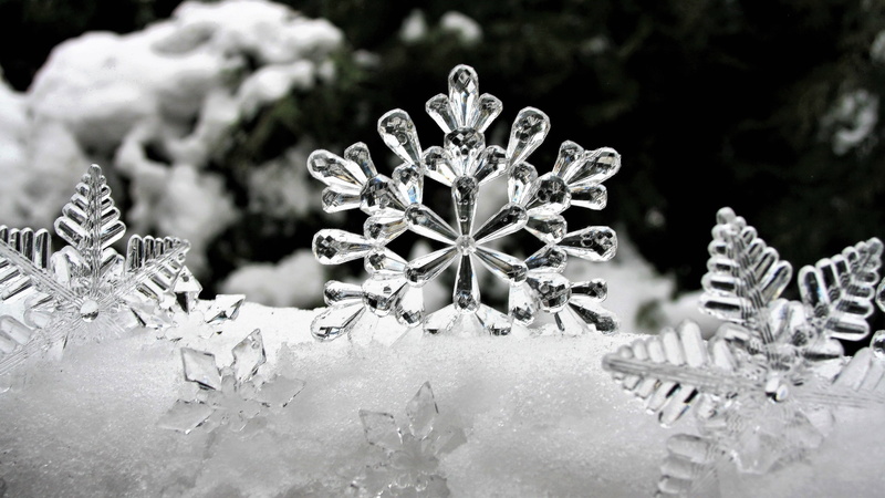 biel, ice, cold temperature, celebration, winter dream, shiny, cold, single object, crystal, decorations, diamond - gemstone, luxury, white, snow forest