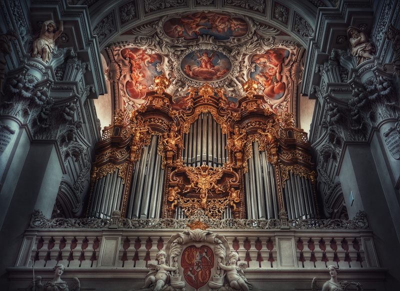 architectural column, 4K, religion, belief, low angle view, ceiling, angle, building exterior, musical instrument, no people, golden, building, architecture