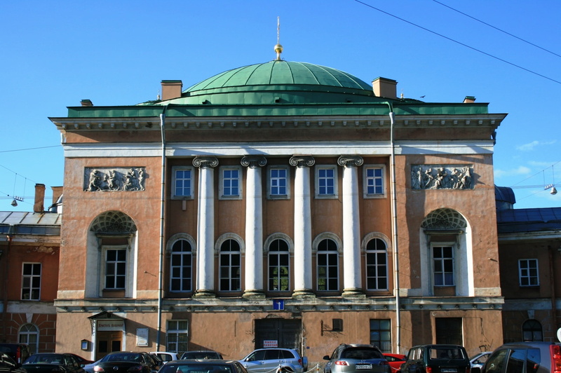 no people, city, st petersburg, building exterior, dome, sky, brown, architectural column, travel, window, built structure, green, historic, outdoors, nature