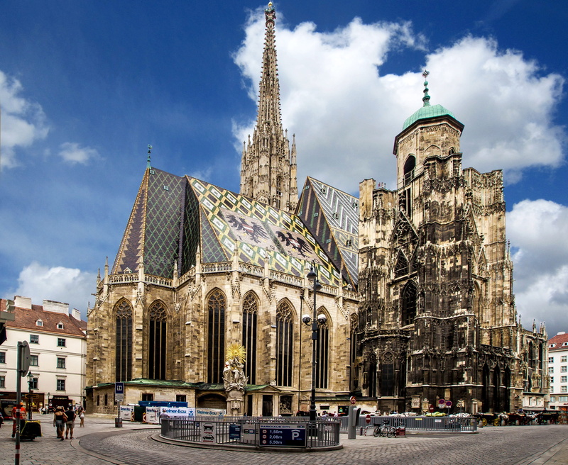 spirituality, downtown, architecture, incidental people, travel, spire, built structure, 2K, vienna, religion, brown, cloud - sky, place of worship, outdoors