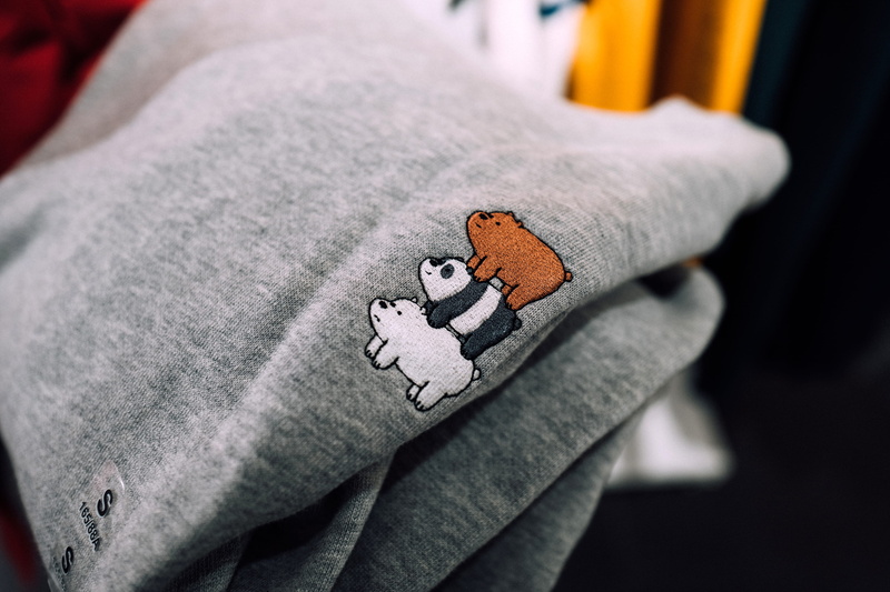 home decor, sweatshirt, day, hood, text, 곰세마리, 한국, 겨울옷, people, we bare bears, 라이카, clothing, korea, 위베어베어스, anthropomorphic smiley face, finger, winter item