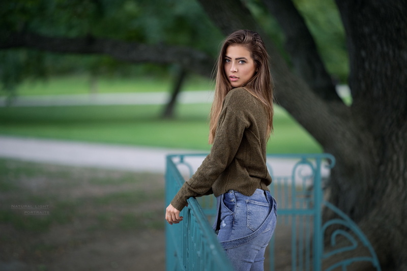face, real people, one person, leisure activity, brunette, Robert Chrenka, looking at viewer, adult, lifestyles, beauty, focus on foreground, tree, young women
