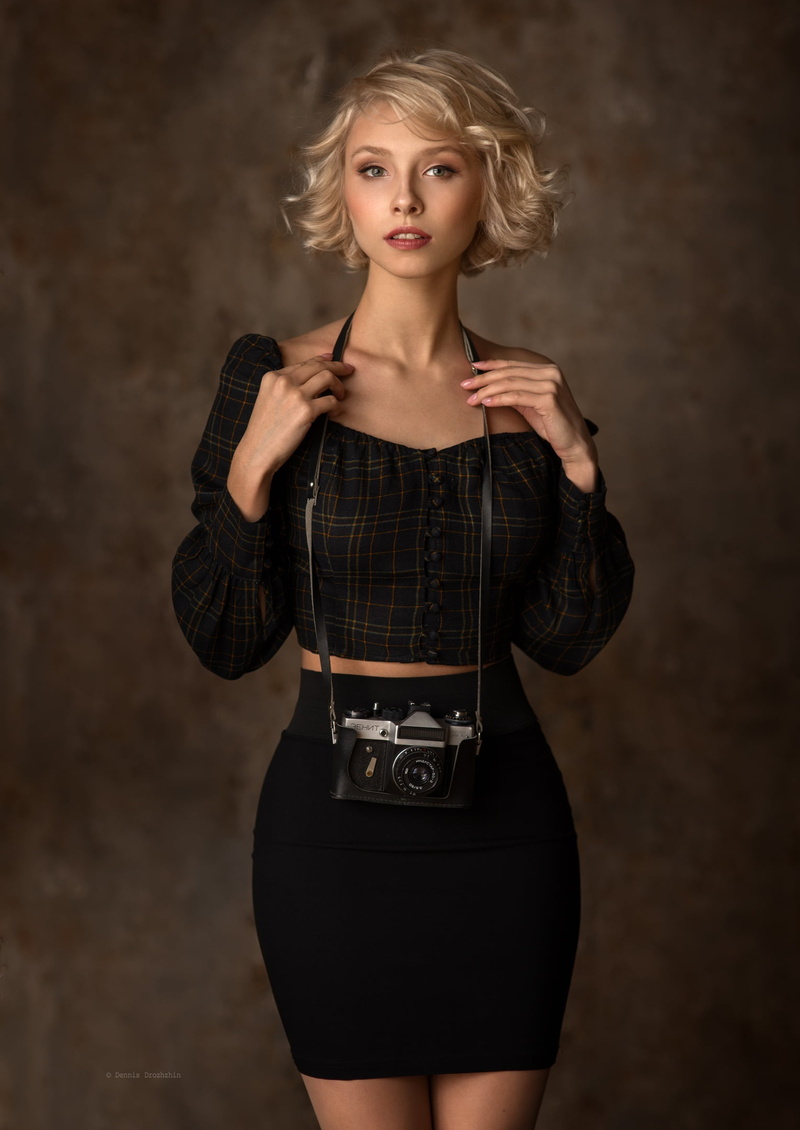 blonde, Alice Tarasenko, short hair, makeup, black clothing, Dennis Drozhzhin, shirt, looking at viewer, camera, women, simple background, 1080P, pattern
