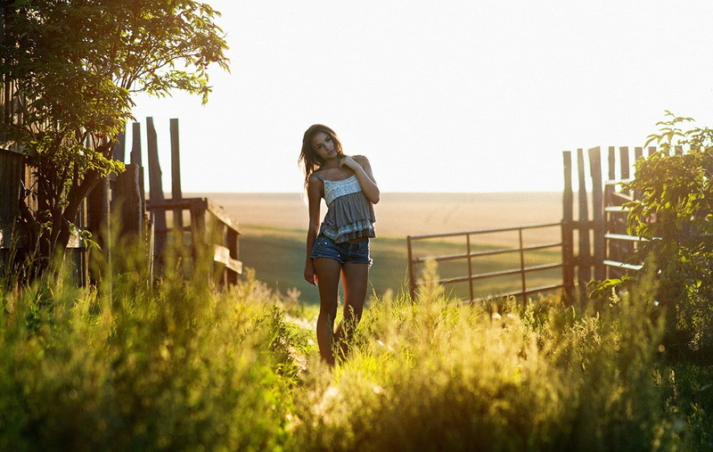 plant, Michelle Lit, hair, nature, shorts, young adult, growth, 720P, fence, selective focus, one person, full length, sunlight, leisure activity, tree