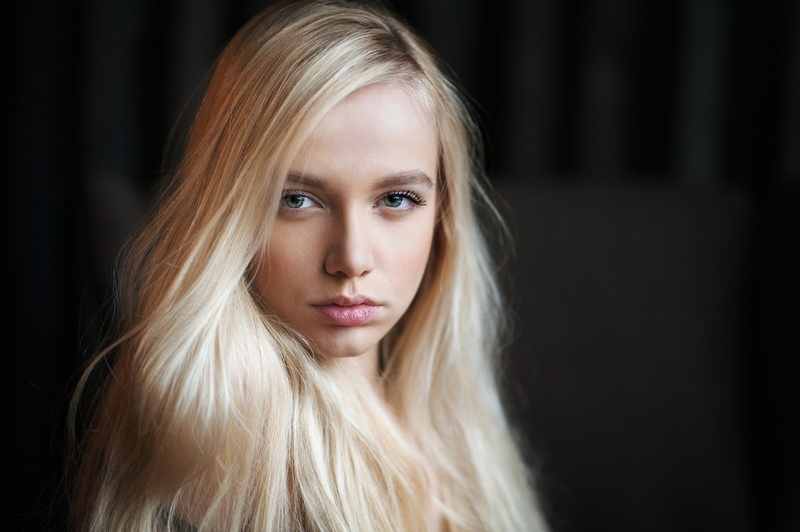 hair, long hair, one person, looking at camera, straight hair, women maria popova blonde portrait face, beautiful woman, human hair, close-up, black background