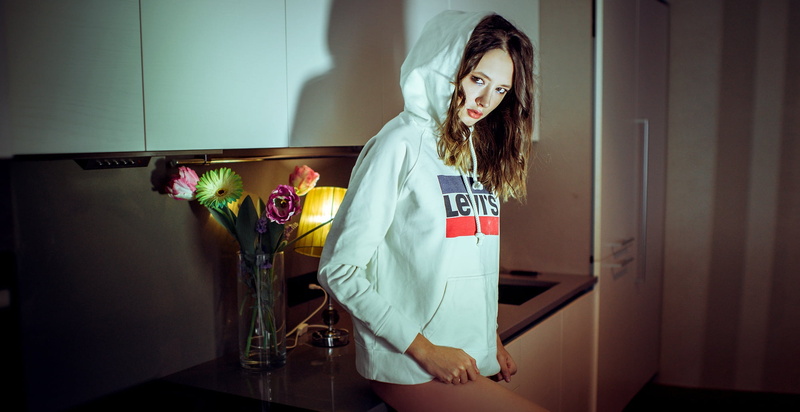 Levis, real people, three quarter length, brunette, beautiful woman, one person, Disha Shemetova, Kirill Bukrey, looking at viewer, hairstyle, adult, 1080P