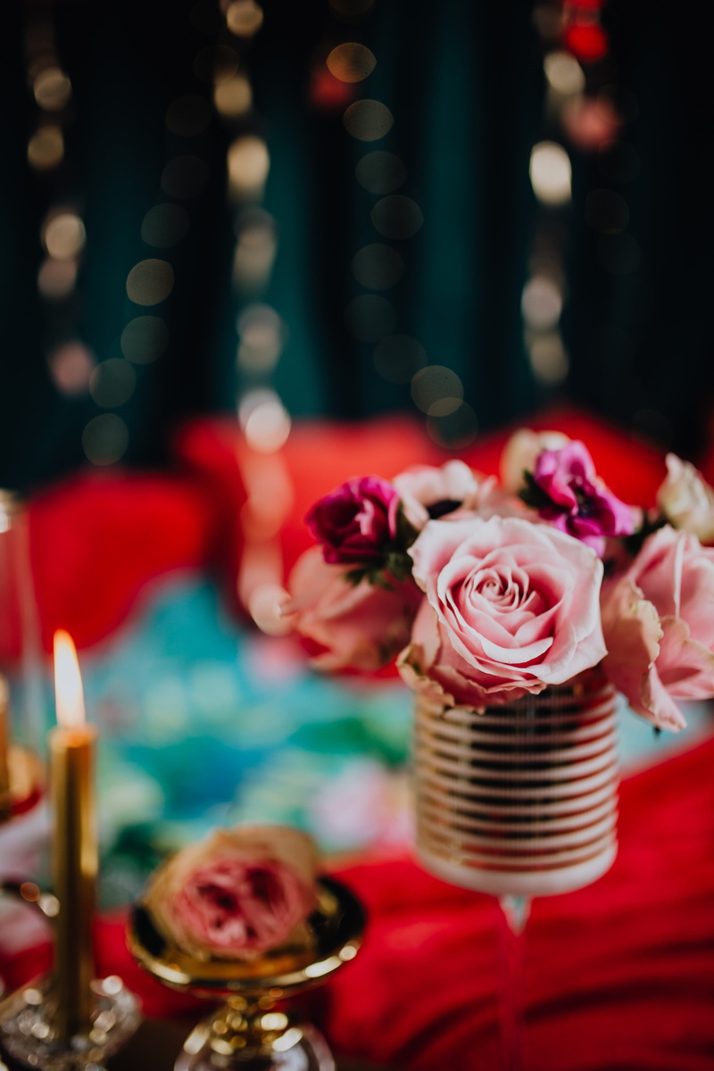 february, flowering plant, red, bouquet, valentine, still life, romance, romantic, bunch, valentines, day, indoors, 5K, close-up, cake, no people, roses