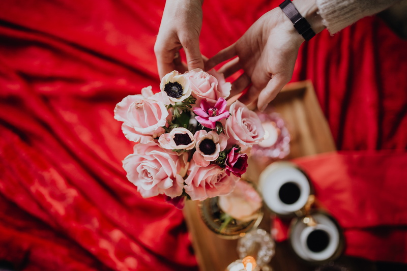 adult, flowering plant, pink, one person, flower arrangement, midsection, floral, valentines day, s, 5K, romance, romantic, february, bouquet, human hand