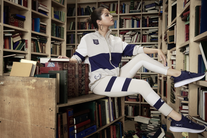 Selena Gomez, Brunette, Singers, Singer, Shoe, 5K, Book, American, Library