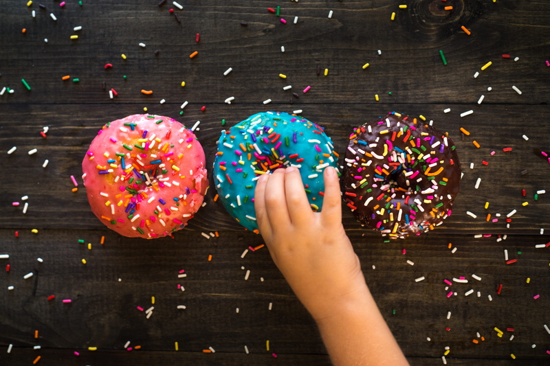 sprinkled, grab, three, directly above, indoors, temptation, sweet food, dessert, freshness, celebration, donut, colorful, arm, 5K, indulgence, sweet
