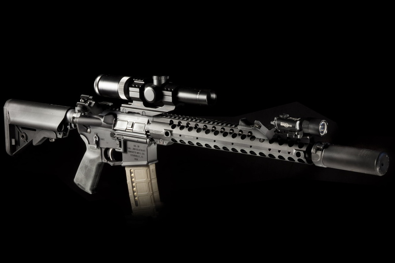 flashlight, black background, protection, single object, black, warning sign, semi-automatic, 1080P, weapon, background, rifle, carabiner, sign, machinery