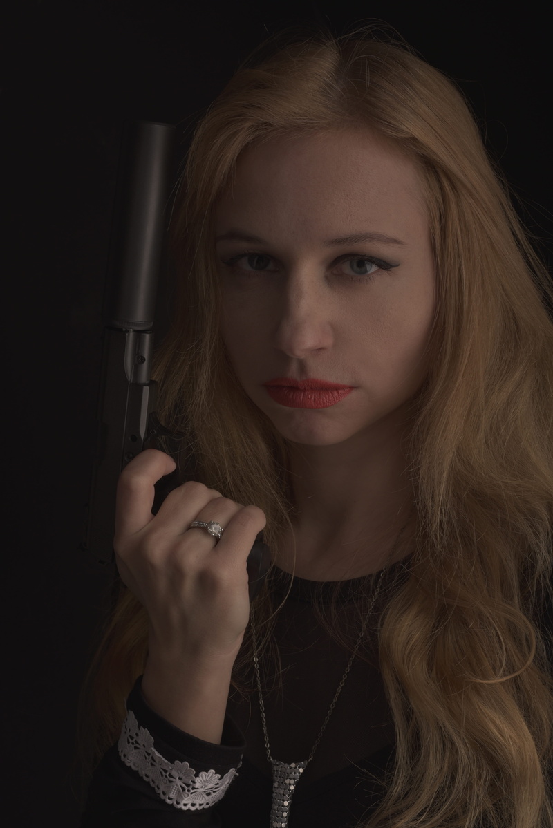 one person, crime, mafia, revenge, teenager, hollywood, headshot, weapons, beauty, front view, detective, chicago, hair, beautiful woman, studio shot, killer