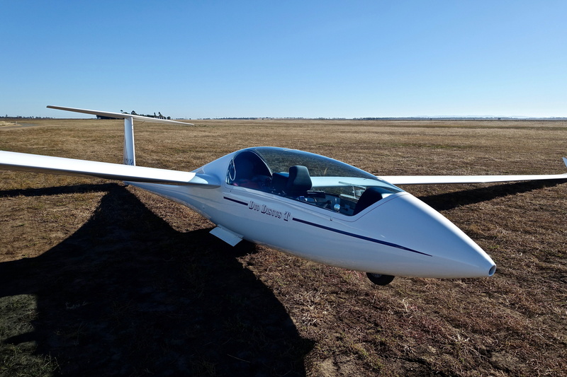 glider, nautical vessel, dom, 5K, day, no people, land, landscape, sky, flying, gliding, environment, outdoors, transportation, side view, aircraft, clear sky