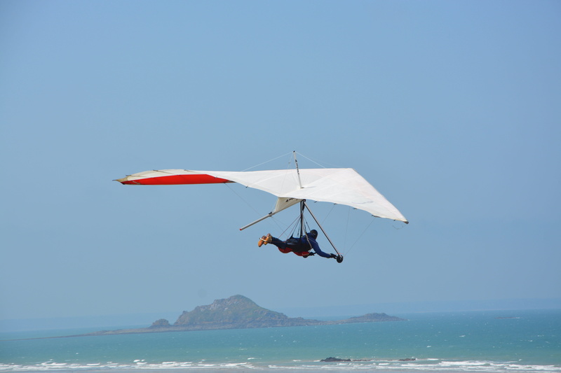 scenics - nature, delta-plane, leisure activity, outdoors, copy space, flight, leisure sports, fly, freedom, feeling, land, 5K, sea, water, beauty in nature