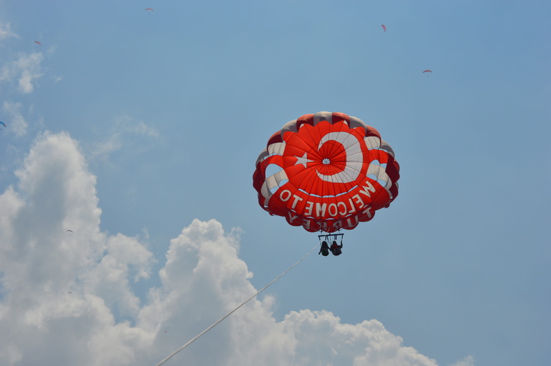 water sports, leisure activity, red, adventure, real people, parasailers, holiday, extreme sports, flying, joy, hang gliders, in the air, balloon, mid-air
