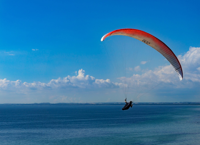 action, scenics - nature, fly, cool, horizon over water, nature, flying, sky, freedom, summer, lifestyles, water, waters, horizon, flight, parachute, ocean