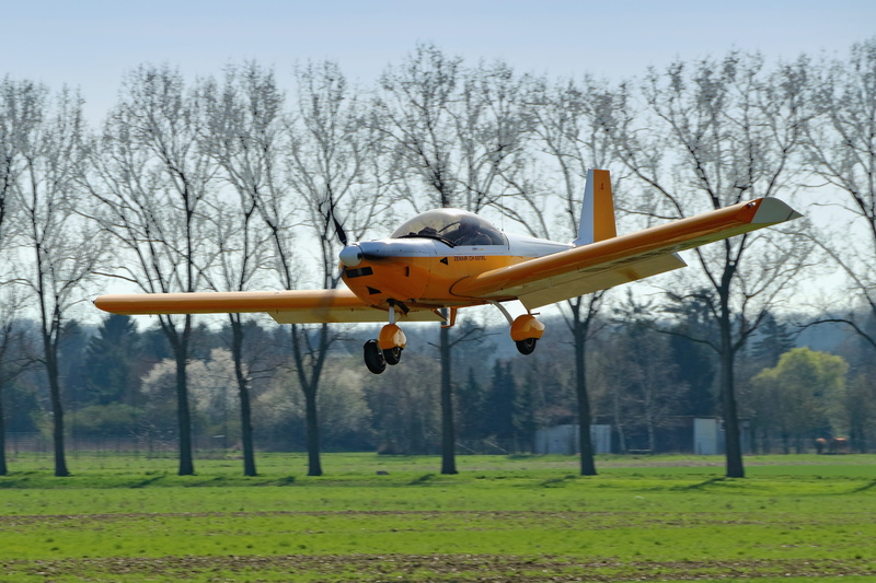 Landing, tree, mode of transportation, Airport, motion, 4K, aircraft Wing, travel, field, grass, no people, day, bare tree, outdoors, approach, public transportation