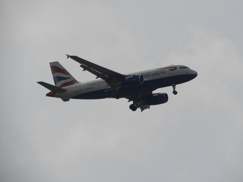 single object, aircraft, mid-air, sky, approach, on the move, low angle view, no people, journey, transportation, airplane, clear sky, military, nature