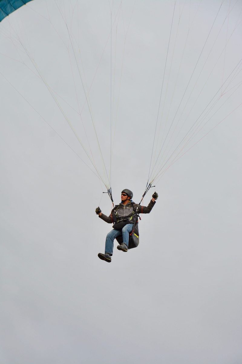 height, motion, excitement, paragliding, adventure, joy, hobbies, men, low angle view, exhilaration, flight, landing, risk, fly, real people, full length