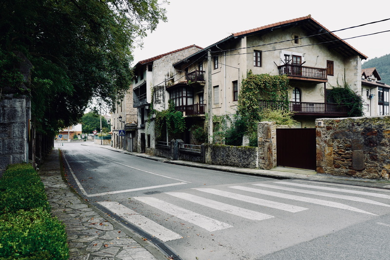 tree, architecture, balconies, plant, limpias, outdoors, street, parador de limpias, house, city, road marking, sign, town, day, transportation, spain