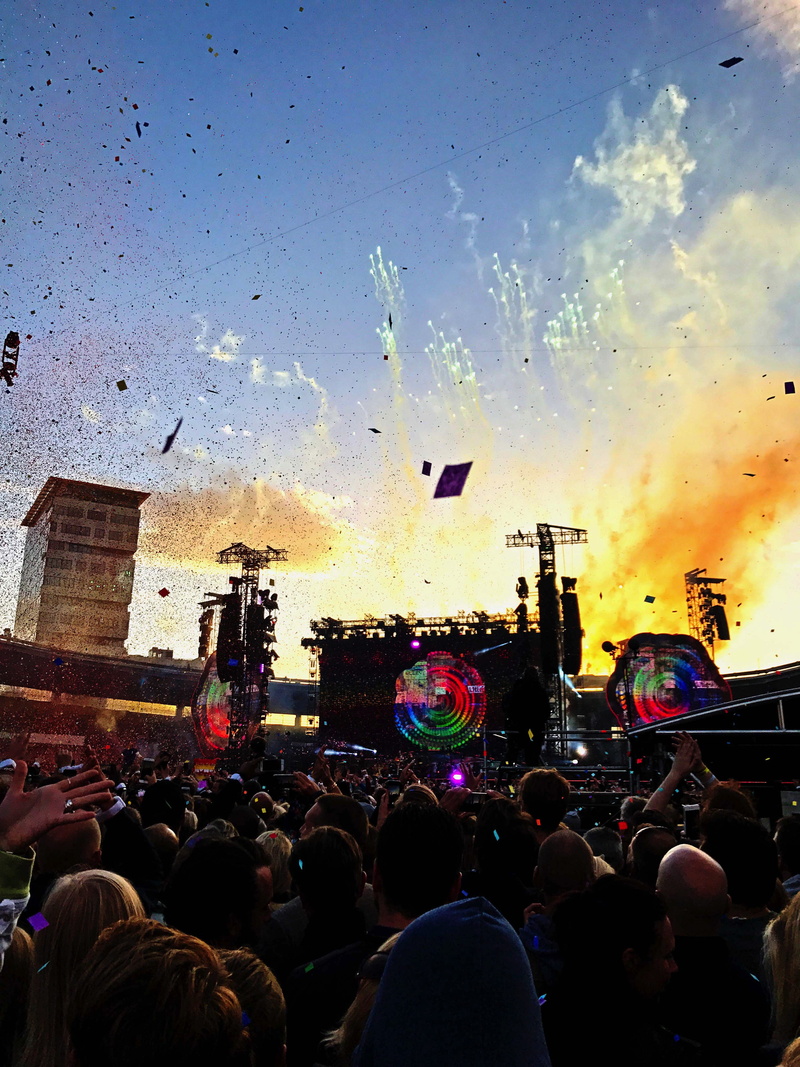 crowd, sky, coldplay, outdoors, ullevi, architecture, large group of people, vertebrate, sweden, built structure, men, 4K, group of people, concert, nature