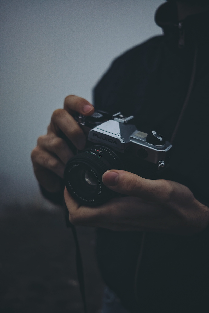 one person, finger, photographing, fujica, electronics, skin, front view, person, shadow, strap, photographer, video camera, photo, slr camera, camera