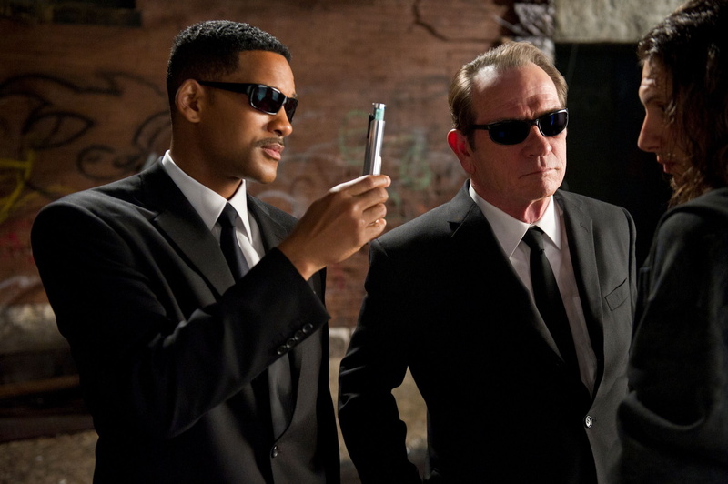 well-dressed, social issues, men in black 3, protection, bodyguard, security staff, waist up, 1080P, government, men, glasses, suit, males, holding, fashion