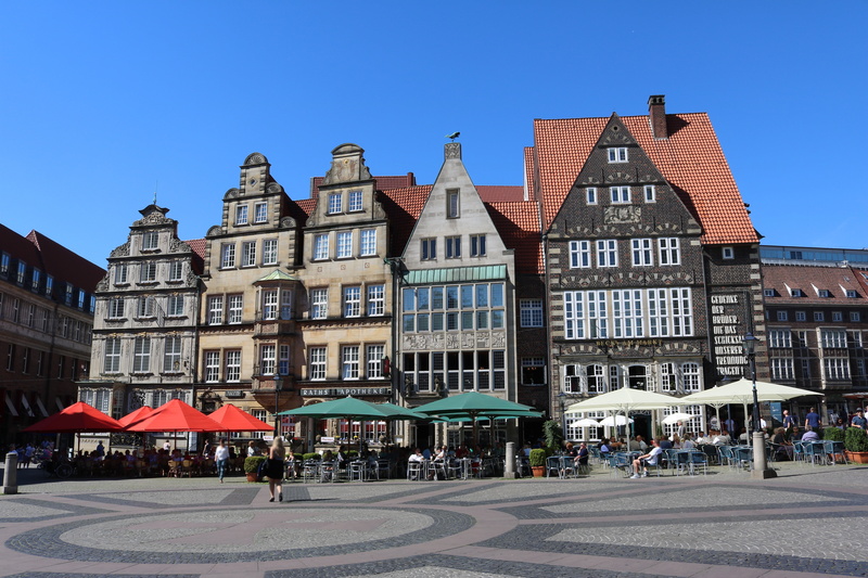 bremen, built structure, sky, facade, outdoors, clear sky, nature, marketplace, parlor, historic home, 5K, blue, city, group of people, residential district