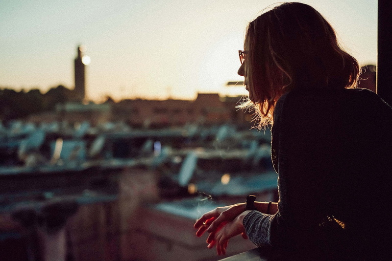 casual clothing, teenager, cigarettes, leaning, sitting, real people, smoke, 1080P, building exterior, lifestyles, focus on foreground, hair, side view