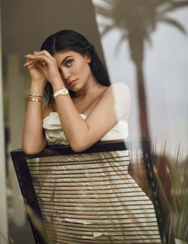 outdoors, beautiful people, clothing, fashion, leaning, Kylie Jenner, looking at camera, hand, beautiful woman, brown hair, contemplation, sitting, head in hands