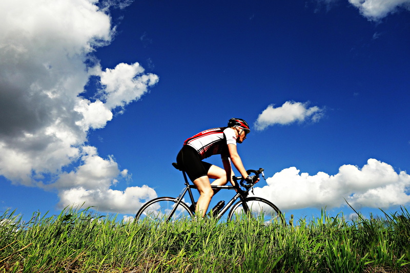 athlete, men, sky, sportswear, transportation, blue, 4K, mountain Bike, nature, biking, bicycle, lifestyles, outdoors, cloud - sky, competition, recreation
