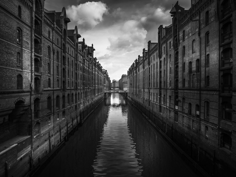 river, Big City, diminishing perspective, lake, grayscale, cloud - sky, elster, outdoors, holiday, residential district, sea, sky, nature, direction, landscape