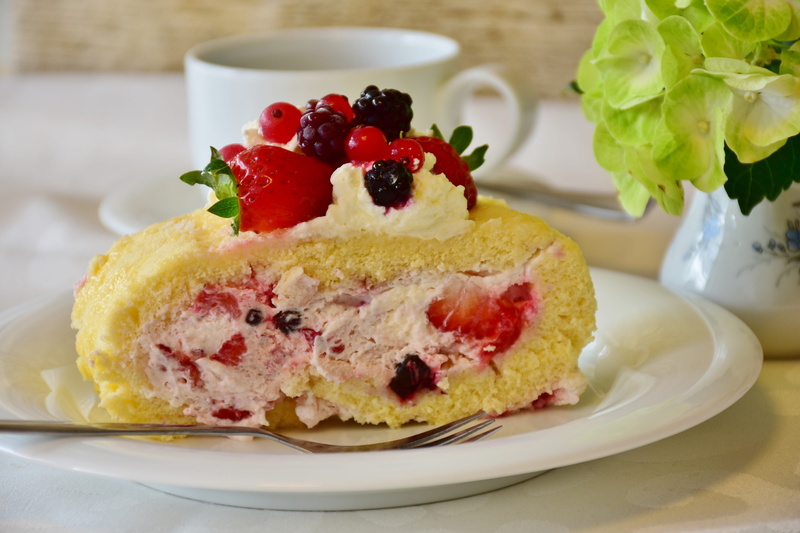 temptation, refreshment, eating utensil, cream, gourmet, berry red, delicious, ready-to-eat, food and drink, stainless, pastries, red currant, strawberry cake