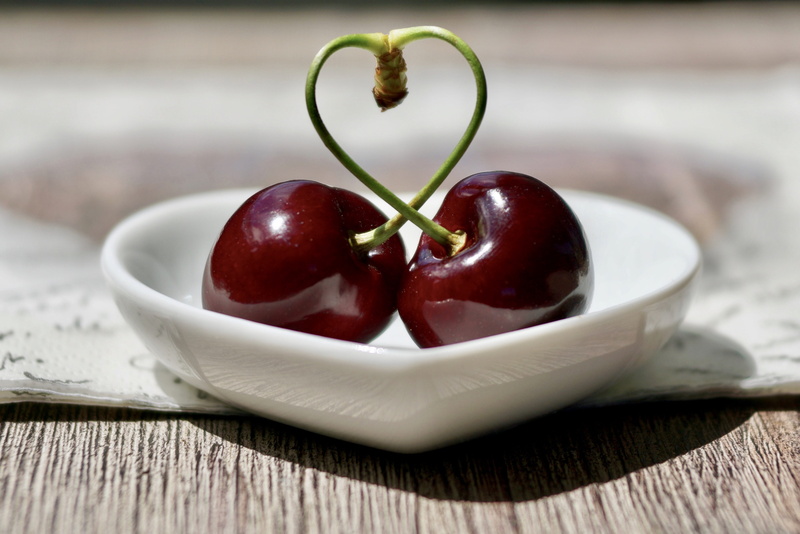 bowl, stone fruit, schwarzrot, food and drink, atmospheric, emotions, nature, healthy eating, temptation, wood - material, atmosphere, fruits, no people