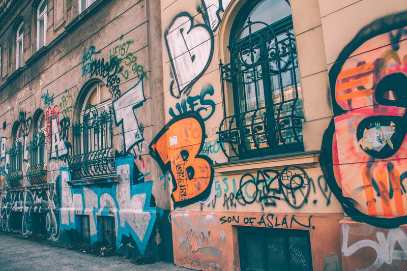 graffiti, city, building exterior, day, vienna, outdoors, austria, mural, window, communication, art and craft, text, building, architecture, 4K, creativity