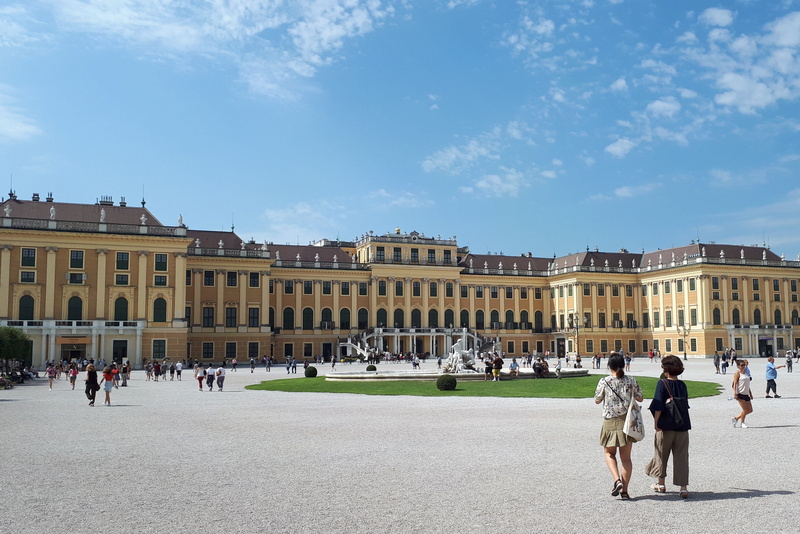 sky, city, outdoors, women, tourist, 4K, places of interest, europe, architecture, men, people, historically, park, castle park, real people, castle courtyard