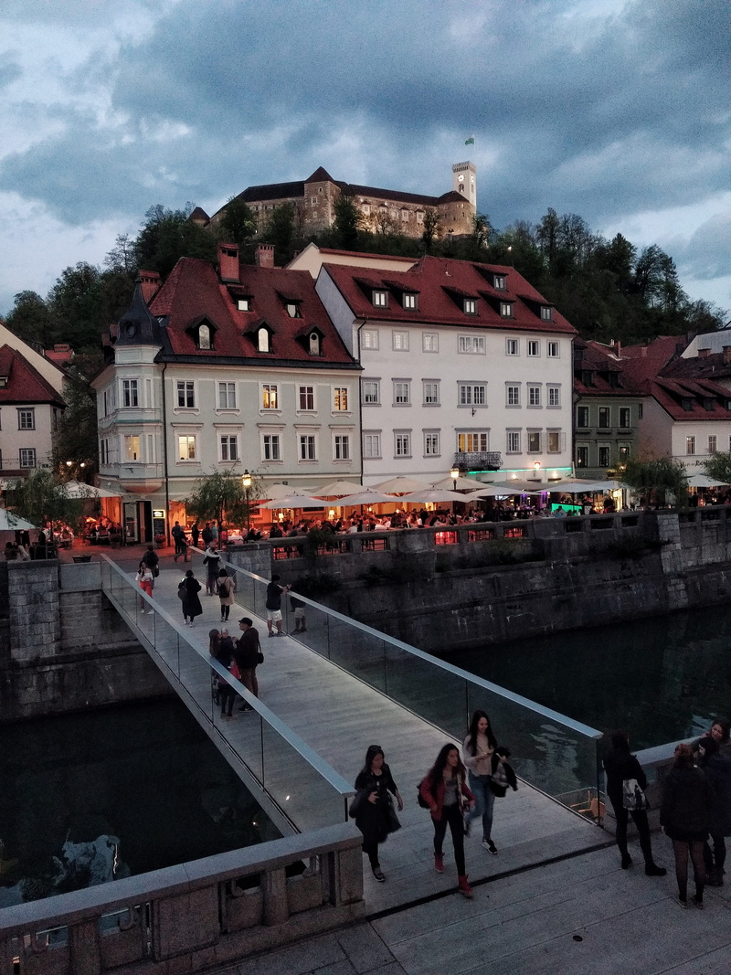 outdoors, nature, leisure activity, bridge, castle, hill, day, large group of people, men, real people, ljubljana, group of people, women, crowd, travel